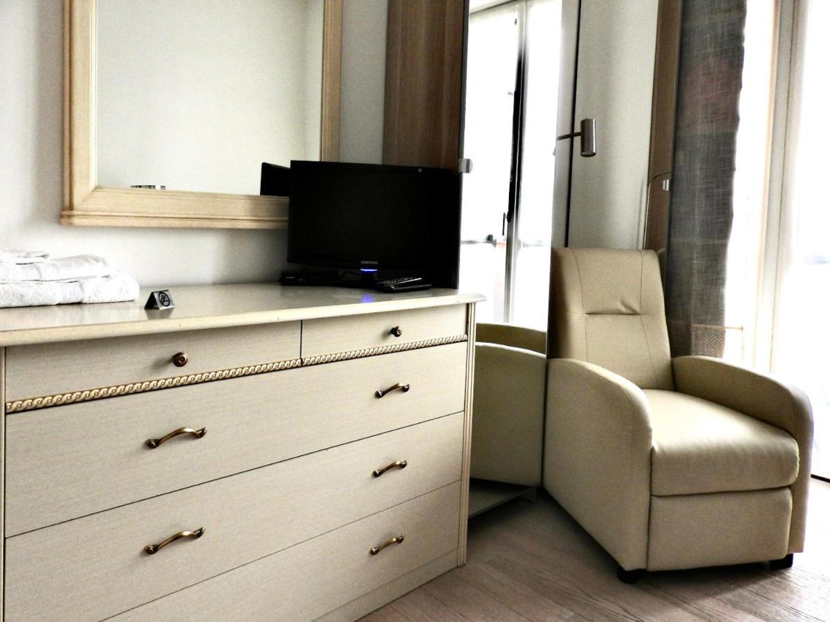 Sole Tra I Pini - Foresteria Lombarda Parabiago Extérieur photo